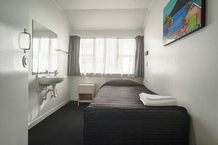 Kiwi International Hotel