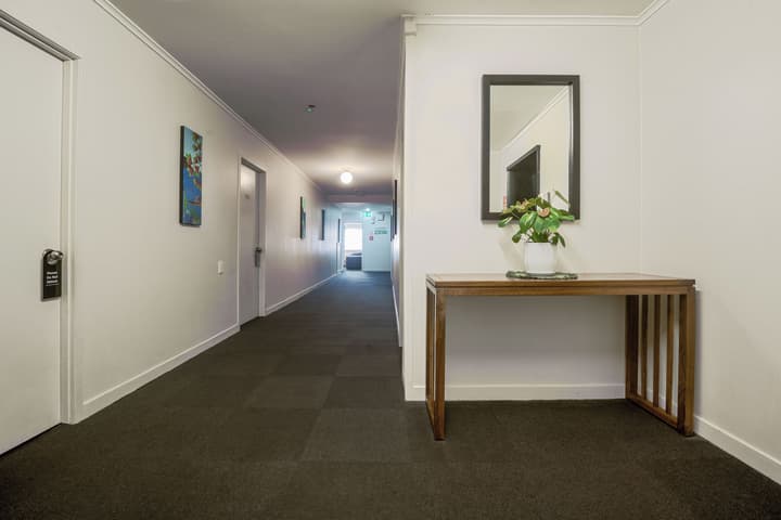 Kiwi International Hotel