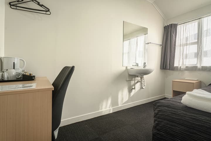 Kiwi International Hotel