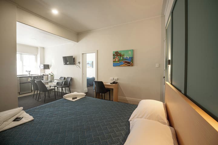 Kiwi International Hotel
