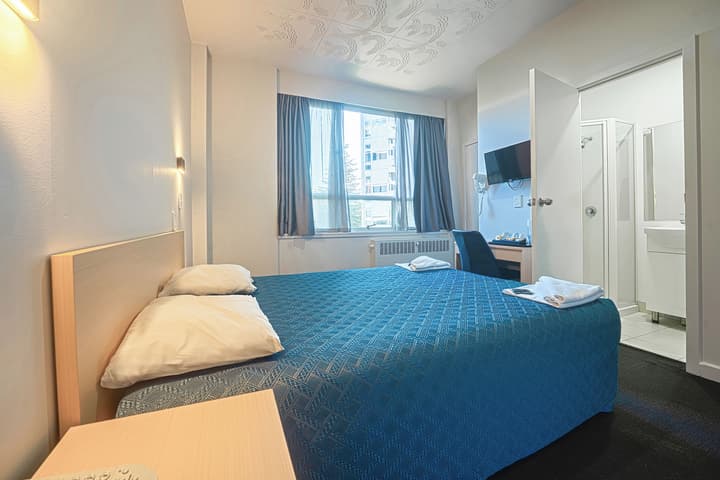 Kiwi International Hotel