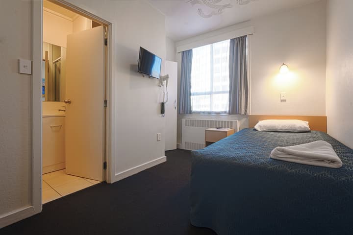 Kiwi International Hotel