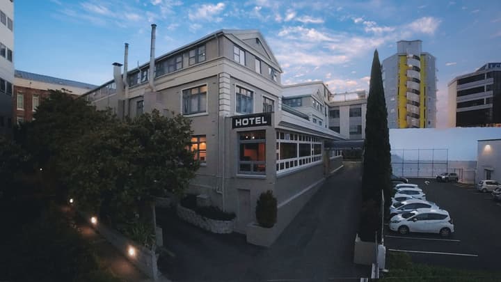 Kiwi International Hotel