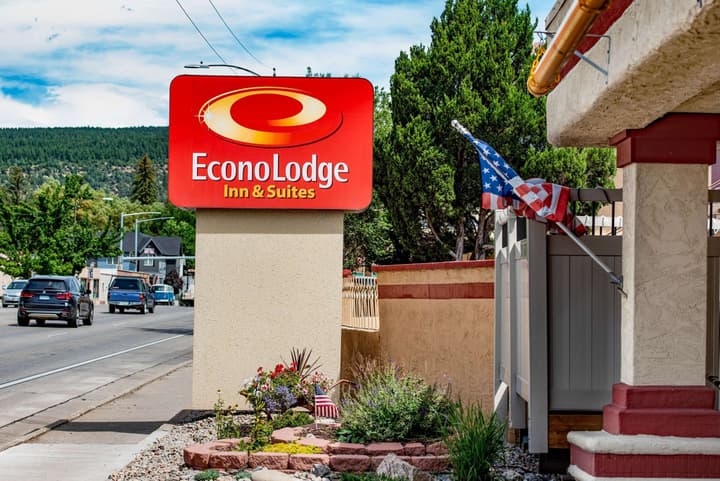 Econo Lodge  Inn & Suites Durango