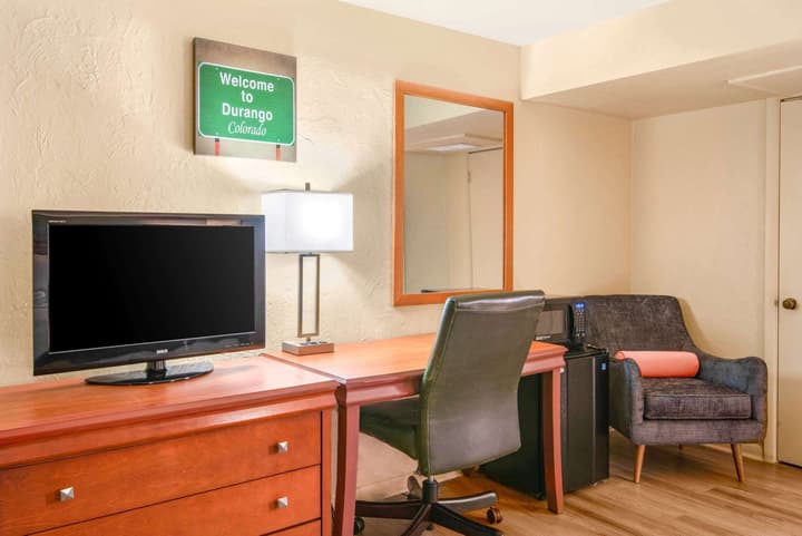 Econo Lodge  Inn & Suites Durango