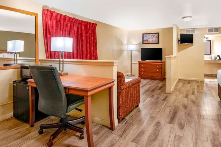 Econo Lodge  Inn & Suites Durango