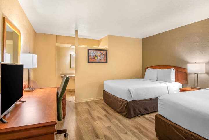 Econo Lodge  Inn & Suites Durango