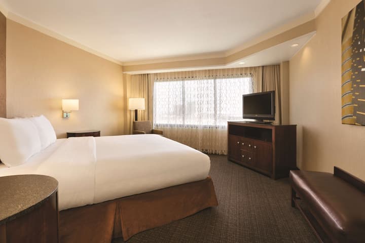 Embassy Suites by Hilton Austin Downtown South Congress