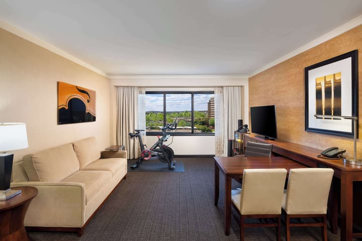 Embassy Suites by Hilton Austin Downtown South Congress