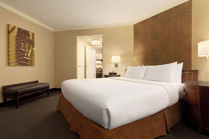 Embassy Suites by Hilton Austin Downtown South Congress