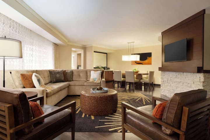 Embassy Suites by Hilton Austin Downtown South Congress