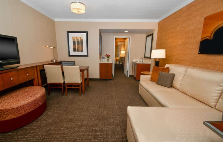 Embassy Suites by Hilton Austin Downtown South Congress