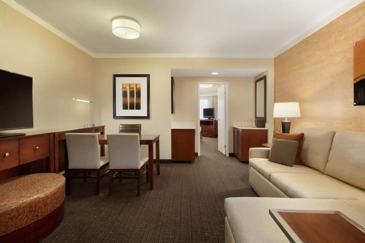 Embassy Suites by Hilton Austin Downtown South Congress