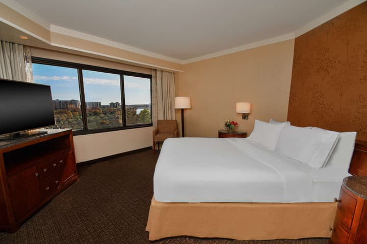 Embassy Suites by Hilton Austin Downtown South Congress