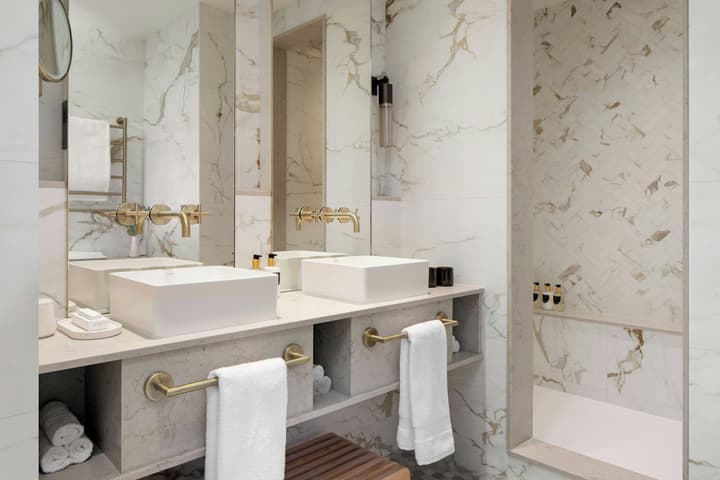 Montcalm Mayfair, Autograph Collection