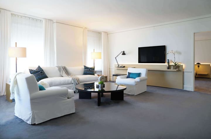 The Chicago Hotel Collection Ambassador Gold Coast
