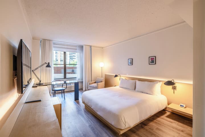 The Chicago Hotel Collection Ambassador Gold Coast