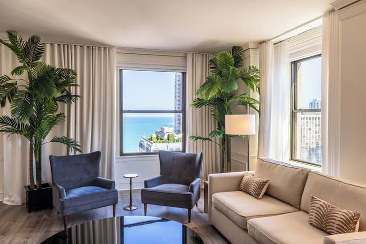 The Chicago Hotel Collection Ambassador Gold Coast