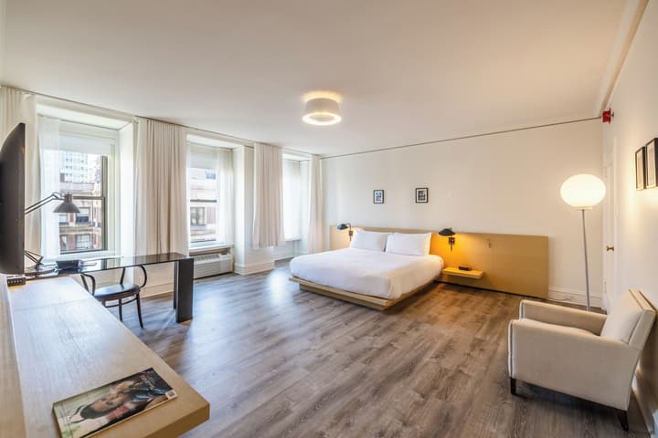 The Chicago Hotel Collection Ambassador Gold Coast