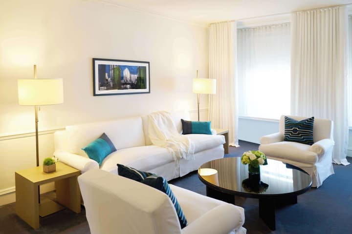 The Chicago Hotel Collection Ambassador Gold Coast