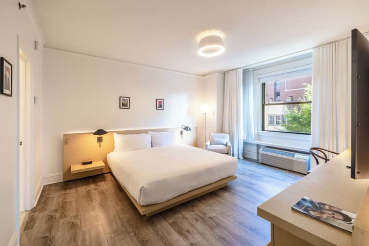 The Chicago Hotel Collection Ambassador Gold Coast