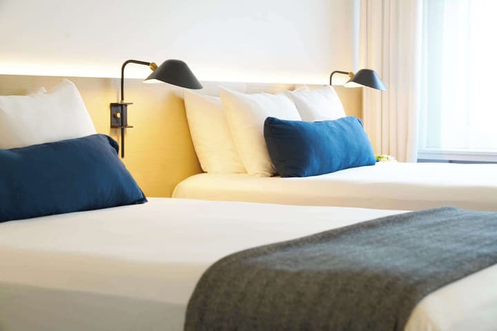 The Chicago Hotel Collection Ambassador Gold Coast