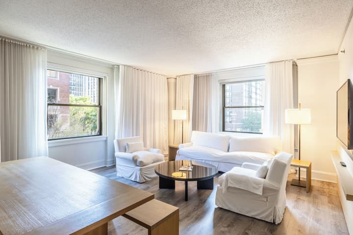 The Chicago Hotel Collection Ambassador Gold Coast