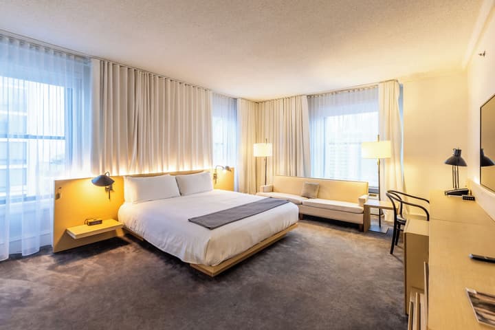 The Chicago Hotel Collection Ambassador Gold Coast