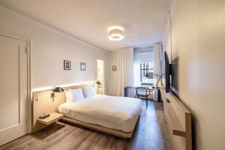 The Chicago Hotel Collection Ambassador Gold Coast