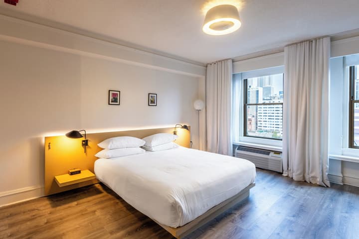 The Chicago Hotel Collection Ambassador Gold Coast