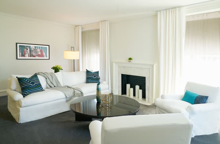 The Chicago Hotel Collection Ambassador Gold Coast