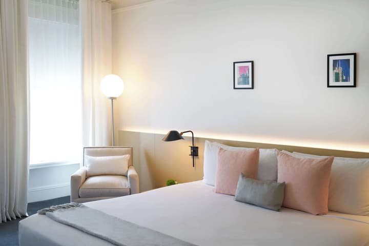 The Chicago Hotel Collection Ambassador Gold Coast