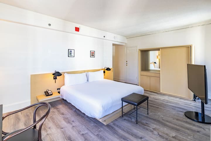 The Chicago Hotel Collection Ambassador Gold Coast