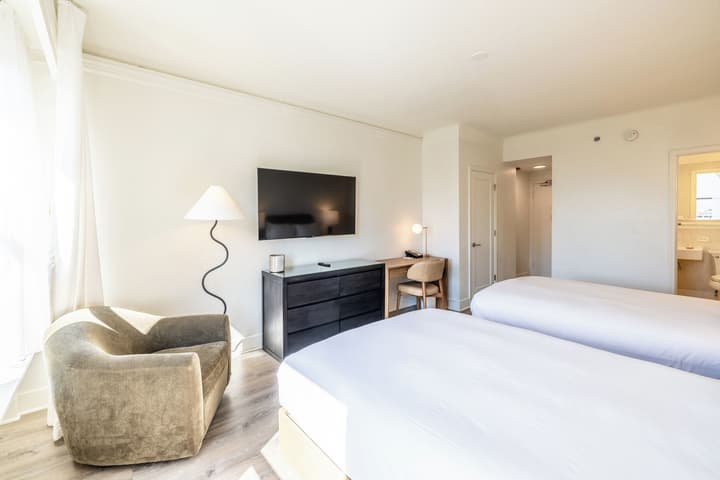 The Chicago Hotel Collection Ambassador Gold Coast