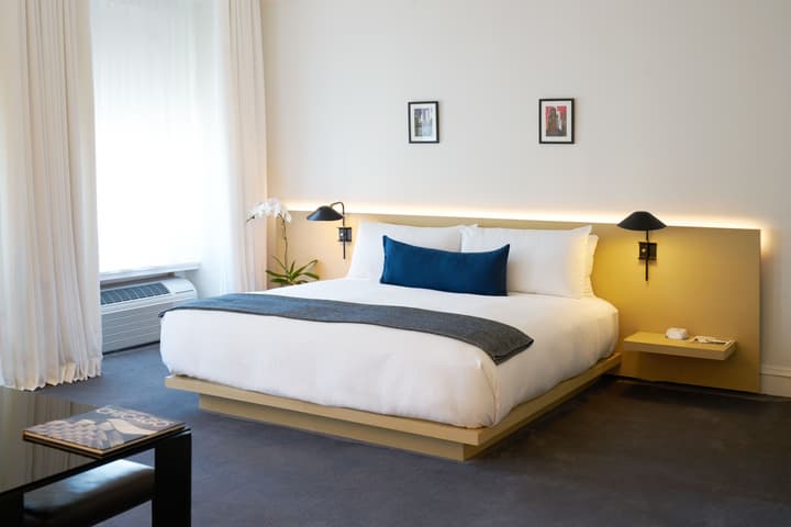 The Chicago Hotel Collection Ambassador Gold Coast