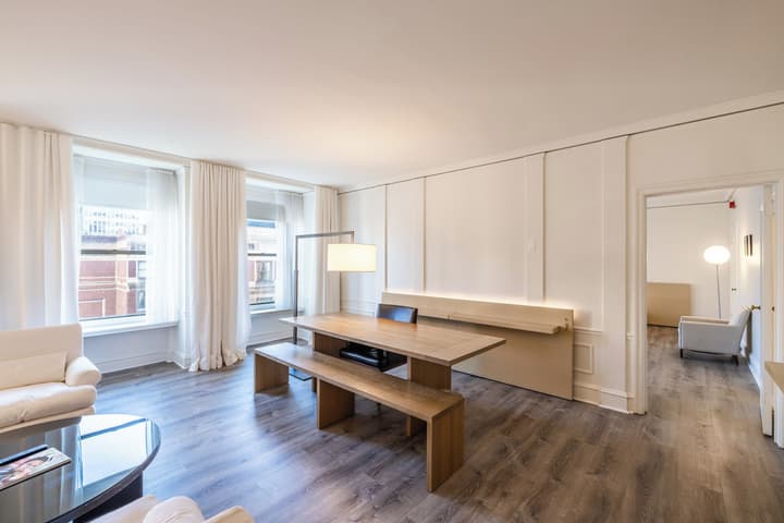 The Chicago Hotel Collection Ambassador Gold Coast