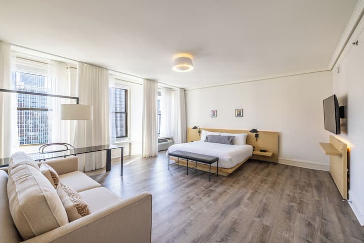 The Chicago Hotel Collection Ambassador Gold Coast