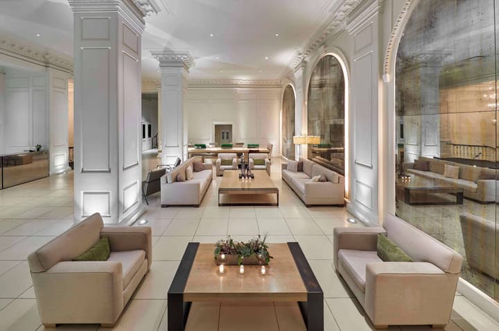 The Chicago Hotel Collection Ambassador Gold Coast