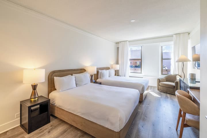 The Chicago Hotel Collection Ambassador Gold Coast