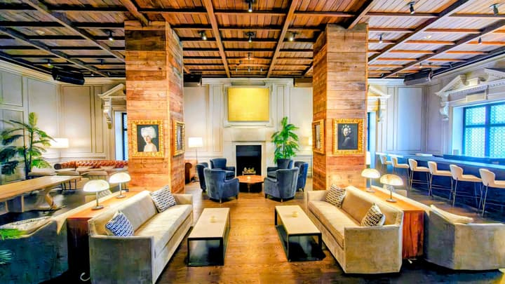 The Chicago Hotel Collection Ambassador Gold Coast