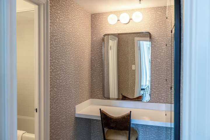 The Chicago Hotel Collection Ambassador Gold Coast