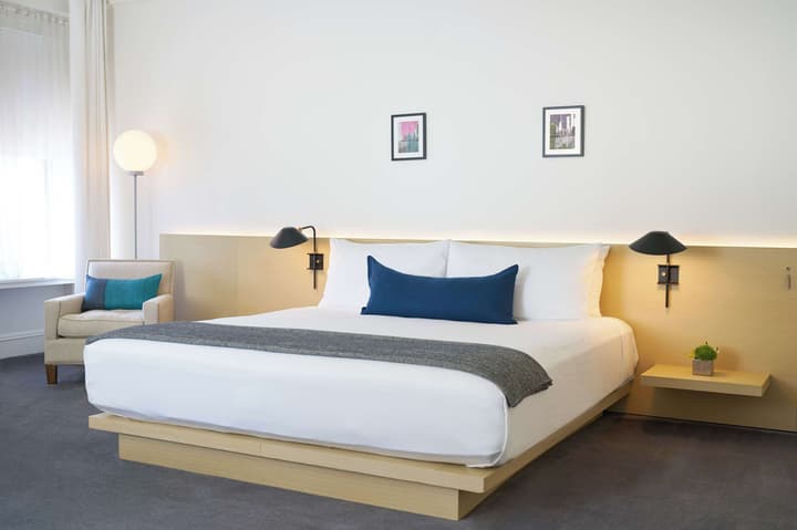 The Chicago Hotel Collection Ambassador Gold Coast