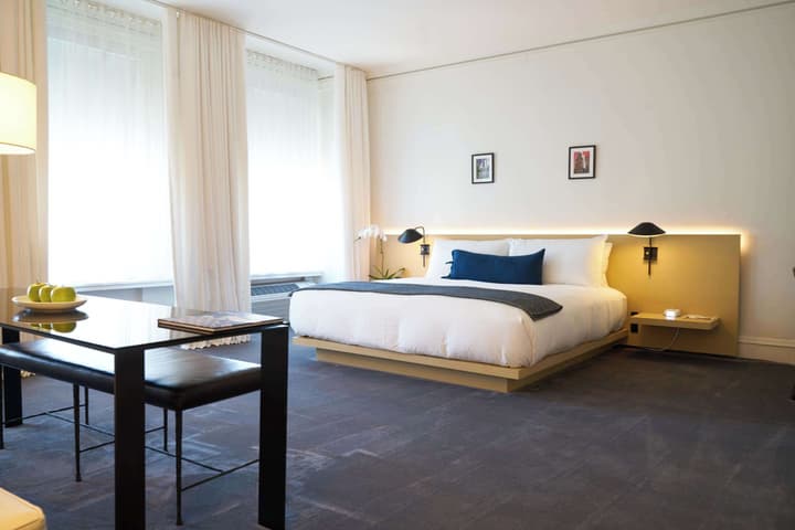 The Chicago Hotel Collection Ambassador Gold Coast