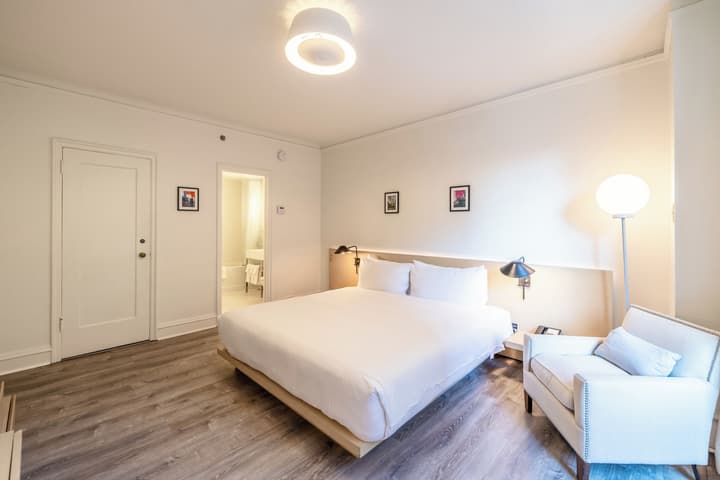 The Chicago Hotel Collection Ambassador Gold Coast