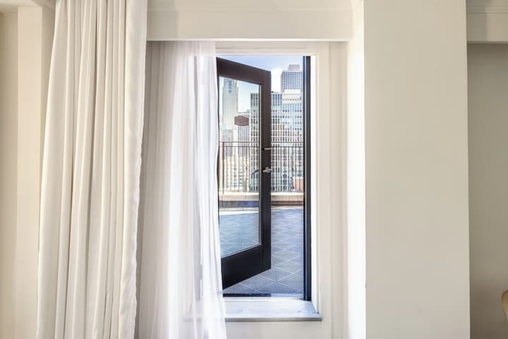 The Chicago Hotel Collection Ambassador Gold Coast