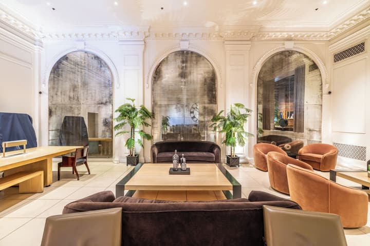 The Chicago Hotel Collection Ambassador Gold Coast