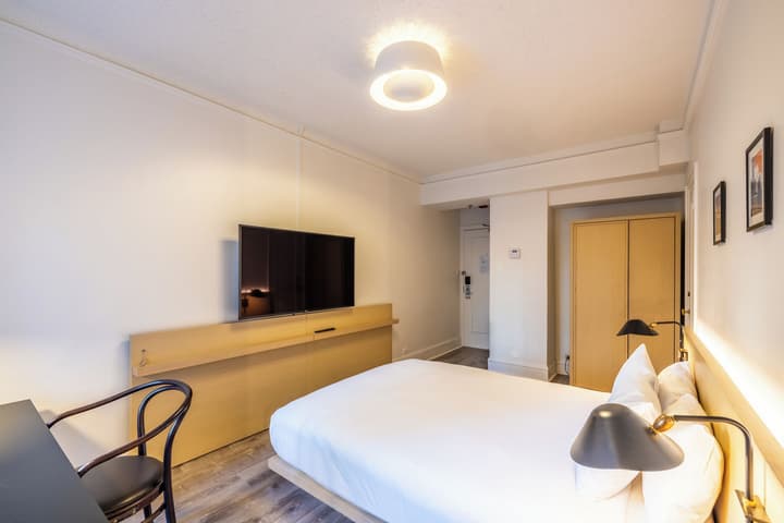 The Chicago Hotel Collection Ambassador Gold Coast