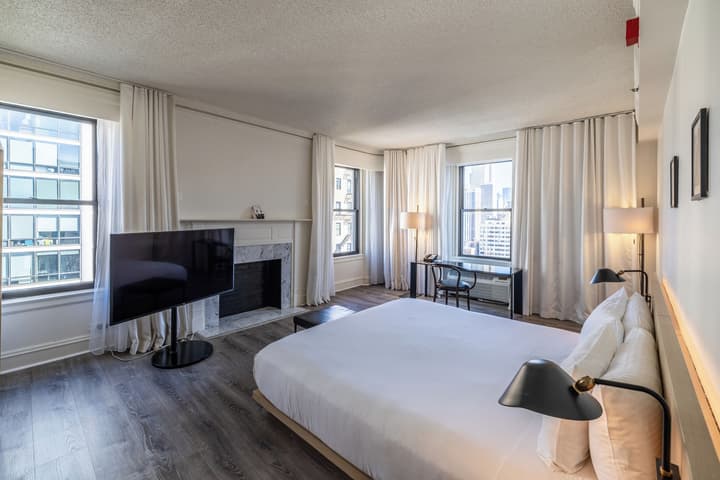 The Chicago Hotel Collection Ambassador Gold Coast