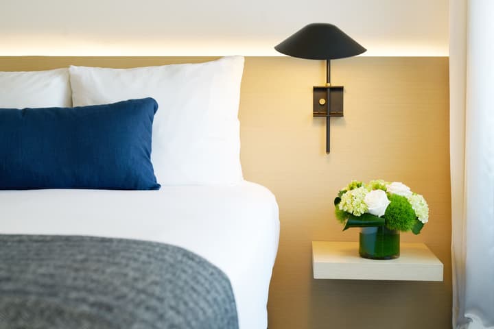 The Chicago Hotel Collection Ambassador Gold Coast