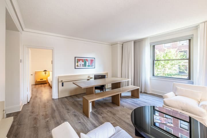 The Chicago Hotel Collection Ambassador Gold Coast